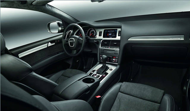 <strong>Audi｜アウディ Q7</strong>