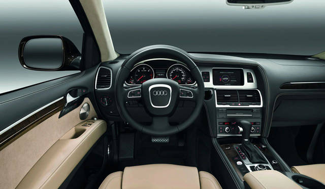 <strong>Audi｜アウディ Q7</strong>