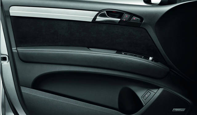 <strong>Audi｜アウディ Q7</strong>