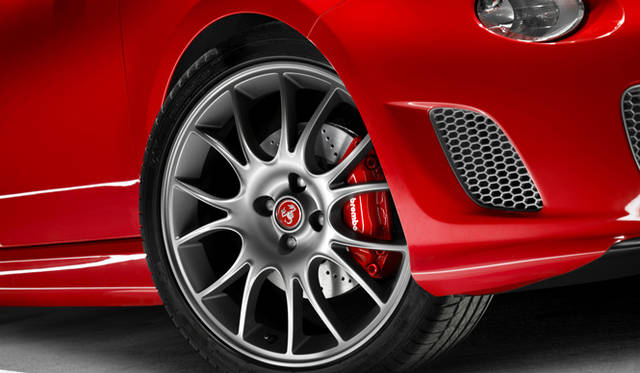 <strong>FIAT ABARTH 695 Tribute FERRARI｜フィアット 695 トリブート　フェラーリ</strong>