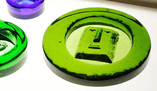 <strong>Elephant*｜エレファント</strong>　エリック・ホグランのガラス作品。なんともユーモラスな表情だ。