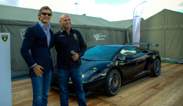 <strong>BLANCPAIN｜ブランパン</strong> アウトモビリ・ランボルギーニの社長兼CEOのステファン・ヴィンケルマン（左）とブランパンの社長兼CEO、マーク・A・ハイエック（右）。