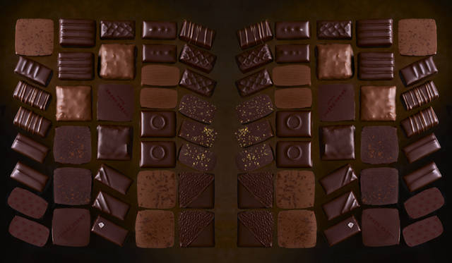 <strong>PIERRE HERMÉ PARIS｜ピエール・エルメ・パリ</strong>　ウィスキーの豊かな風味とアンバーの芳しい香りを愉しめる「アンブル」や、ニッカウィスキーとのマリアージュを堪能したい「ツキ」、エルメ氏絶賛のジャンドゥーヤをぜひ味わってみたい「コルソ」など、気になるフレーバーが目白押しのショコラは、男性にもお薦め。　※2011年バレンタインデイシーズンにて販売予定