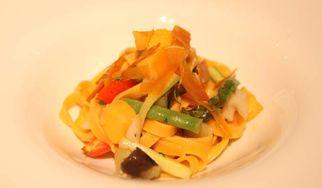 <strong>more trees｜バーニーズ　ニューヨークで愉しむ森の恵み</strong>　ディナーメニューは前菜が3品、リゾットが1品、パスタが2品、メインディッシュ、デザートがついて6000円。