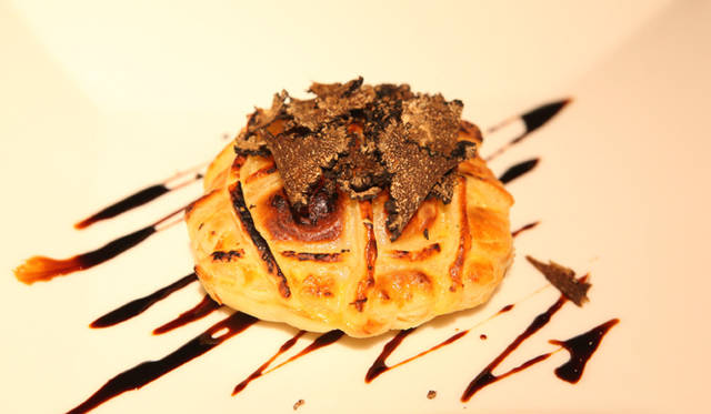 <strong>more trees｜バーニーズ　ニューヨークで愉しむ森の恵み</strong>　コースだけでなくアラカルトメニューもあるので、一品から気軽に森の恵みを愉しむことができる。