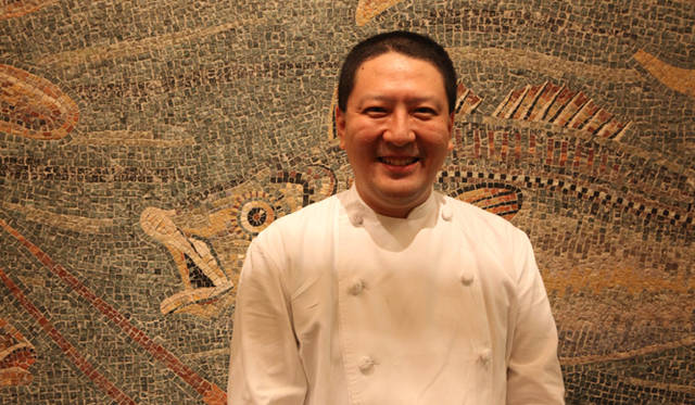 <strong>more trees｜バーニーズ　ニューヨークで愉しむ森の恵み</strong>　今回のmore treesスペシャルメニューを手がけるレストラン『トラットリア ブレビス』シェフ 稲村彰俊さん。この機会においしく楽しく森林保全に貢献しよう！