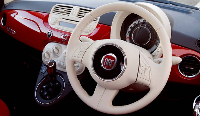 <strong>FIAT 500 BICOLORE｜フィアット 500 ビコローレ</strong>