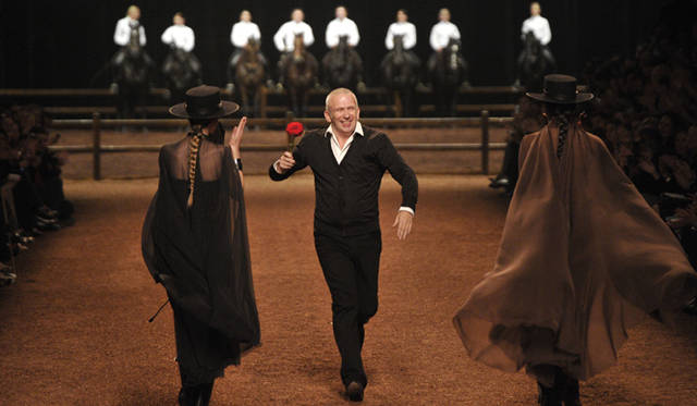 <strong>HERMÈS｜エルメス</strong>　2011年 春夏コレクションより　©Jean-François José