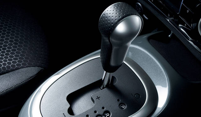 <strong>日産 ジューク｜NISSAN JUKE 16GT</strong><br>エクストロニックCVT-M6 シフトノブ