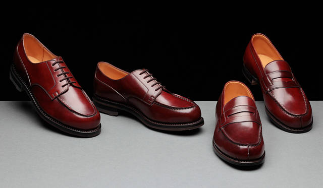 <strong>J.M. Weston│ジェイエムウエストン</strong>　特筆すべき堅牢性を備えたモデル「ゴルフ」 20万4750円、ブランドの代名詞である「180 ローファー」 19万4250円（伊勢丹限定）