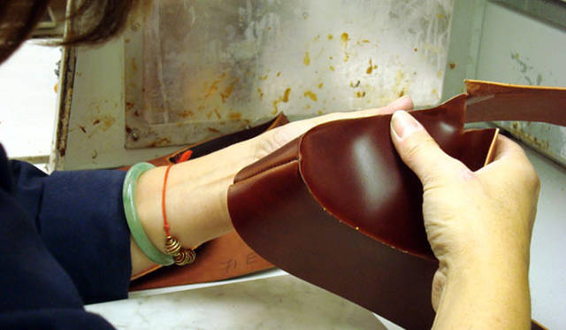 <strong>J.M. Weston│ジェイエムウエストン</strong>　フランス・リモージュの工場より