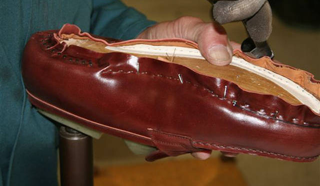 <strong>J.M. Weston│ジェイエムウエストン</strong>　フランス・リモージュの工場より