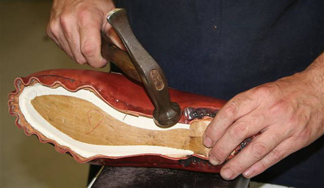 <strong>J.M. Weston│ジェイエムウエストン</strong>　フランス・リモージュの工場より