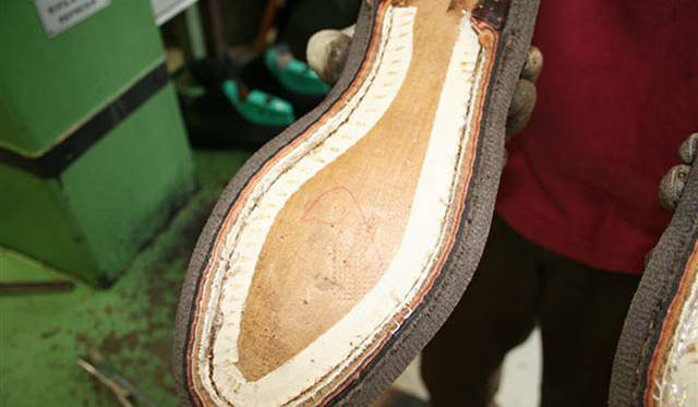 <strong>J.M. Weston│ジェイエムウエストン</strong>　フランス・リモージュの工場より