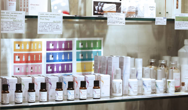 <strong>Twiggy 松浦美穂 × Chico SHIGETA</strong>　シンシア ガーデン 1階ショップ（東京都港区北青山3-5-4 青山高野ビル B1F～2F）