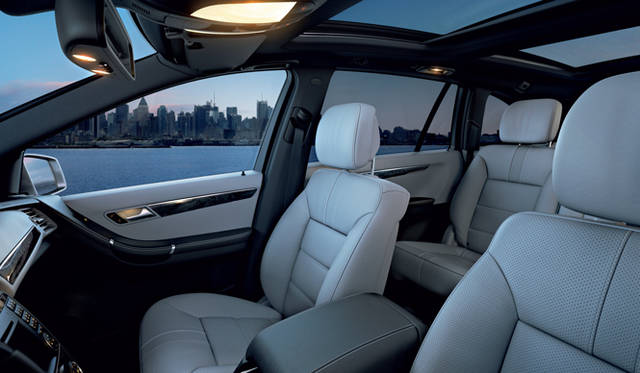 <strong>Mercedes-Benz R350 4MATIC｜メルセデス・ベンツ R350 4MATIC</strong>