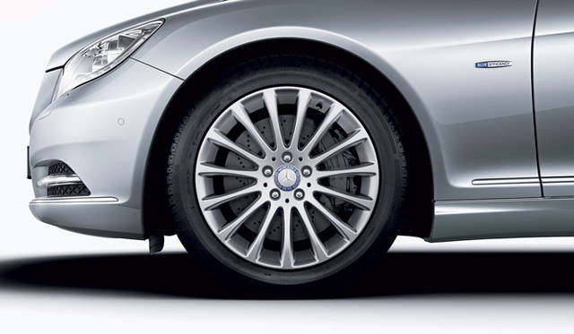 <strong>Mercedes-Benz  CL-Class｜メルセデス・ベンツ CLクラス</strong>　フロント用、255/45R18｜リア用、255/45R18の18インチマルチスポーク アルミホイール