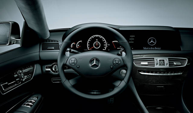 <strong>Mercedes-Benz  CL-Class｜メルセデス・ベンツ CLクラス</strong>　CL63AMGのインテリア前景。トリムは5種類から選択することができる
