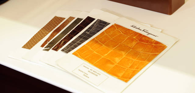 <strong>Salvatore Ferragamo｜サルヴァトーレ フェラガモ</strong>　「トラメッザ」メイド・トゥ・オーダーでは、クロコダイル以外にリザードなどエキゾチックレザーの種類も豊富に用意されている。