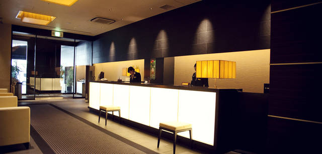 <strong>CITROEN DS3｜シトロエン DS3</strong>　<strong>『ラグナスイート』</strong>　落ち着いた雰囲気のレセプション。ビジネスマンにも人気という 