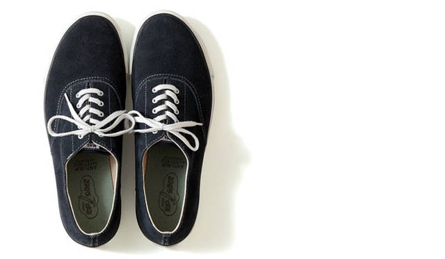 <strong> MARGARET HOWELL｜マーガレット・ハウエル</strong>　スニーカー1万7850円（MHL.）