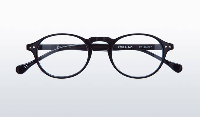 <strong>POKER FACE｜ポーカーフェイス　　「BOSTON｜ボストン」</strong>　レンズ付きのリーズナブルプライス。はじめてのボストンにトライするのも、こんなタイプだと入りやすい。ポーカーフェイスのオリジナル。「PORTE（ポルト）」 1万500円（度付きレンズ付き）