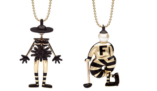 <strong>FRED｜フレッド　「THE FREDY’S（フレディズ）」</strong>　 左／KAREN（カレン）　[YG×パール×ブラックラッカー] 17万8500円、右／UNCLE FRED（アンクルフレッド）　[YG×パール×ブラックラッカー] 17万8500円　※コットンコード付き、YGボールチェーン別売り（ともにフレッド伊勢丹新宿店）