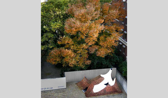 <strong>特集｜OPENERS的ニッポンの女性建築家　大西麻貴</strong>　『都市の中のけもの、屋根、山脈』 （2008年・多摩美術大学長谷川ゼミ企画展ダブルクロノス展インスタレーション）