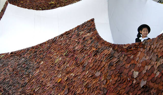 <strong>特集｜OPENERS的ニッポンの女性建築家　大西麻貴</strong>　『都市の中のけもの、屋根、山脈』 （2008年・多摩美術大学長谷川ゼミ企画展ダブルクロノス展インスタレーション）