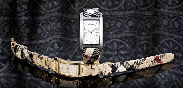 <strong>BURBERRY｜バーバリー</strong> 上：モノトーンのバーバリーチェックをあしらったモデル。クォーツ、SSケース×ファブリックストラップ、5万2500円。／下：メタルピースをブレスレットに施した。クォーツ、SSケース×ファブリックストラップ、6万8250円。