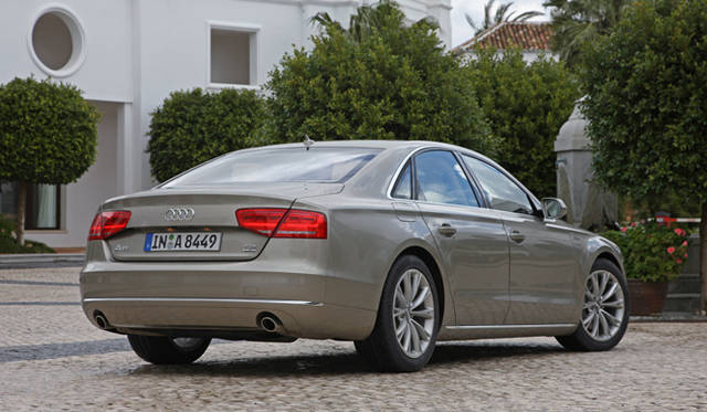 <strong>Audi｜アウディ A8</strong>