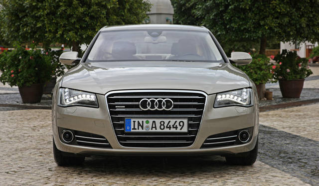 <strong>Audi｜アウディ A8</strong>