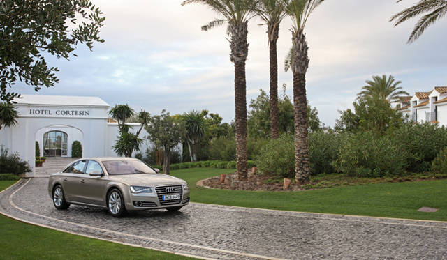 <strong>Audi｜アウディ A8</strong>