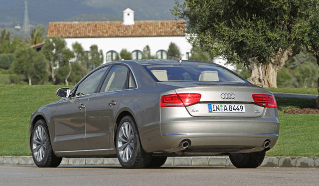 <strong>Audi｜アウディ A8</strong>