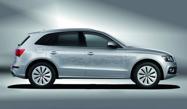 <strong>Audi Q5 hybrid quattro｜アウディ Q5 ハイブリッド クワトロ</strong>