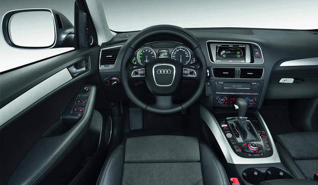 <strong>Audi Q5 hybrid quattro｜アウディ Q5 ハイブリッド クワトロ</strong>