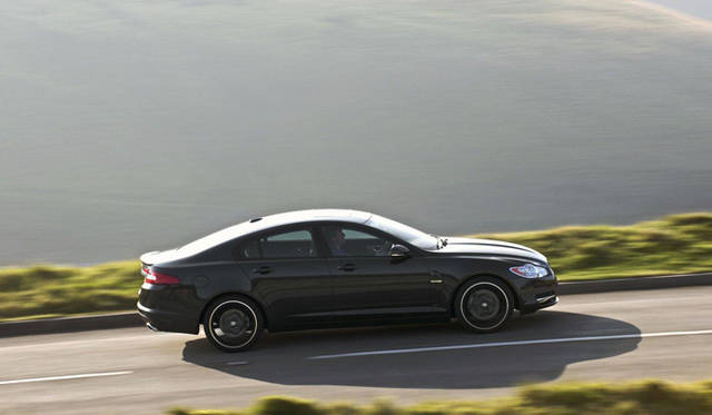 <strong>Jaguar｜ジャガー XF BlackPack</strong>