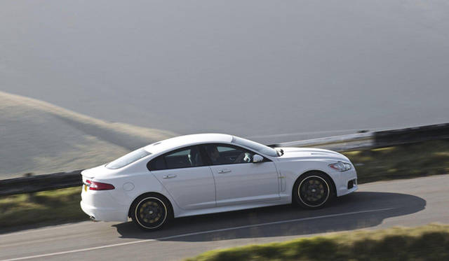 <strong>Jaguar｜ジャガー XF BlackPack</strong>