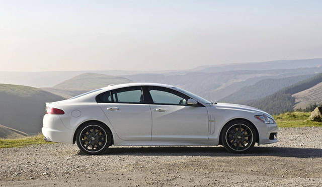 <strong>Jaguar｜ジャガー XF BlackPack</strong>