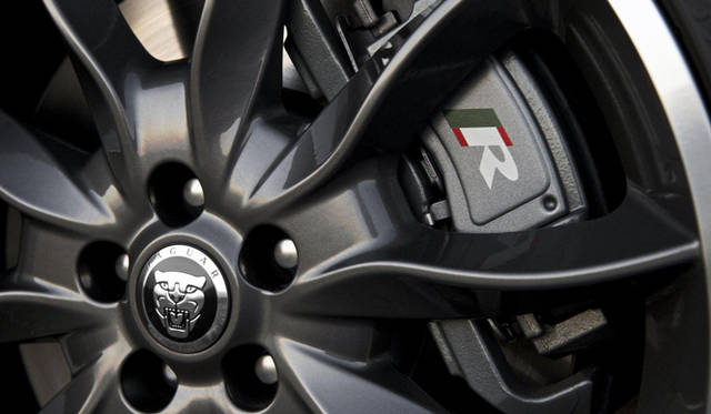 <strong>Jaguar｜ジャガー XF BlackPack</strong>