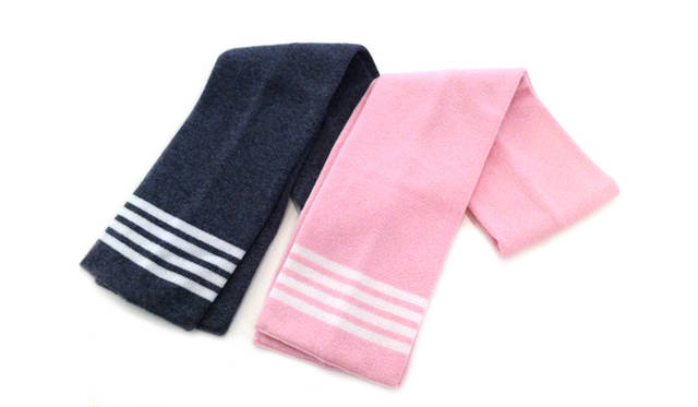 <strong>THOM BROWNE｜トム ブラウン</strong> マフラー各3万8850円