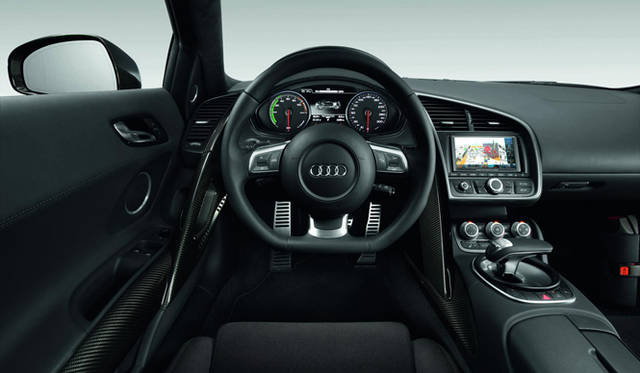 <strong>Audi R8 e-tron｜アウディ R8 eトロン</strong>