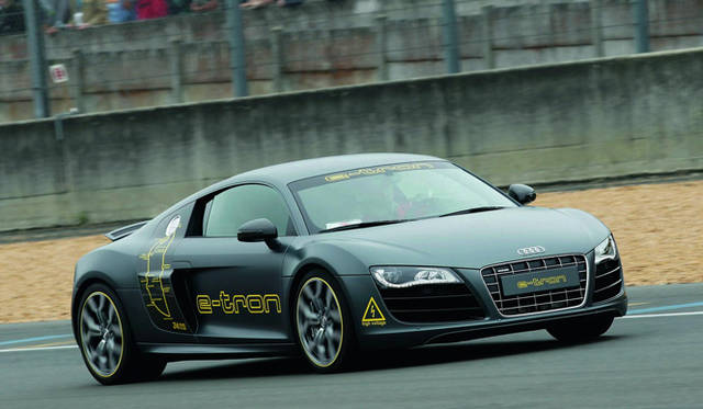 <strong>Audi R8 e-tron｜アウディ R8 eトロン</strong>