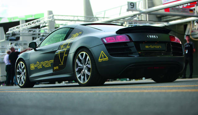 <strong>Audi R8 e-tron｜アウディ R8 eトロン</strong>