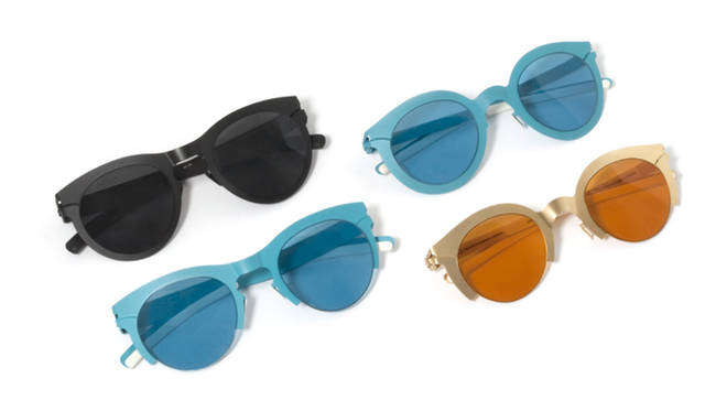 <strong>MYKITA｜マイキータ</strong>　「Alexandre Herchcovitch」　丸い形のミラーサングラスはアレキサンドレ・ヘルコビッチとのコラボレーションのもの。ポップなカラーリングがインパクト大。4万4100円