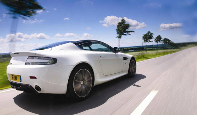 <strong>ASTON MARTIN V8 Vantage N420｜アストンマーティン V8 ヴァンテージ N420</strong>
