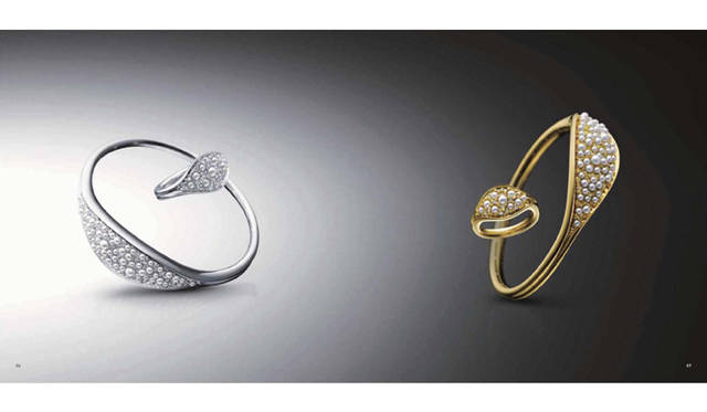 <strong>TASAKI｜タサキ</strong>　「caviar（キャビア）」　左から バングル（WG/淡水真珠/ダイヤモンド） 283万5000円、（リング（WG/淡水真珠/ダイヤモンド） 92万4000円、バングル（YG/淡水真珠/ダイヤモンド） 283万5000円、リング（YG/淡水真珠/ダイヤモンド） 92万4000円