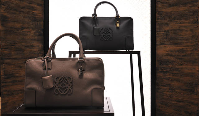<strong>LOEWE｜ロエベ</strong>　ロエベの定番バッグ「アマソナ 36」 22万500円