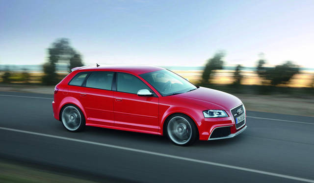 <strong>Audi RS3 Sportback｜アウディ RS3 スポーツバック</strong>