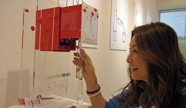 <strong>SAKURA｜第7回 おしゃれな発表会</strong>　「KENZOパルファン」 の香水 「フラワー バイ ケンゾー オーデトワレ」発表会にて